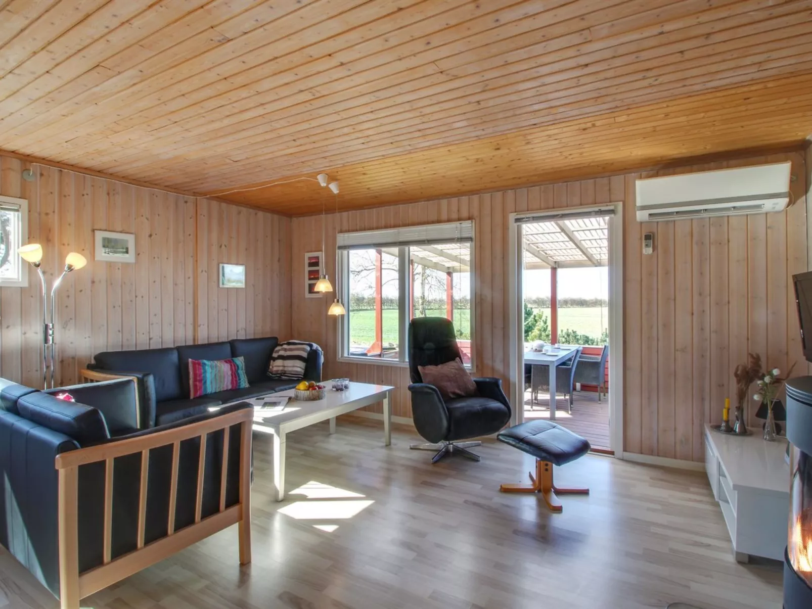 "Yanne" - 400m from the sea-Drinnen