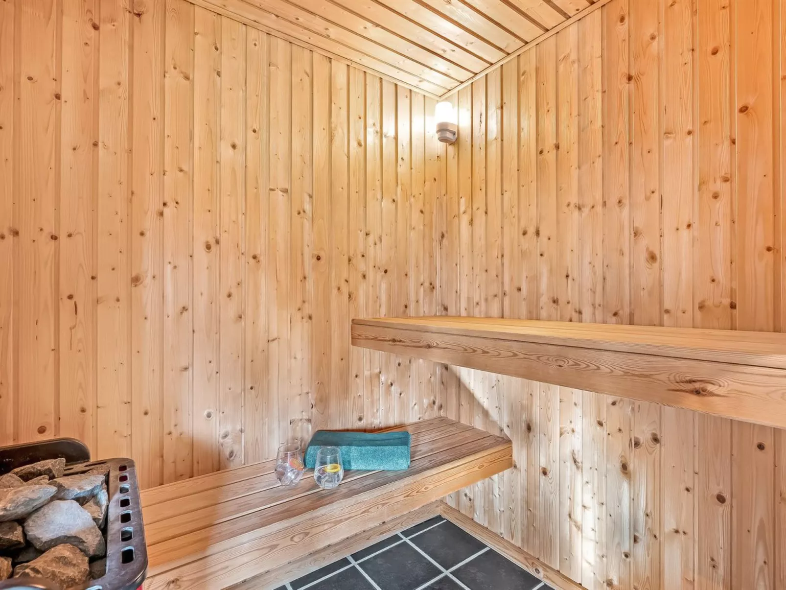 "Sviðandi" - 1.5km from the sea-Drinnen