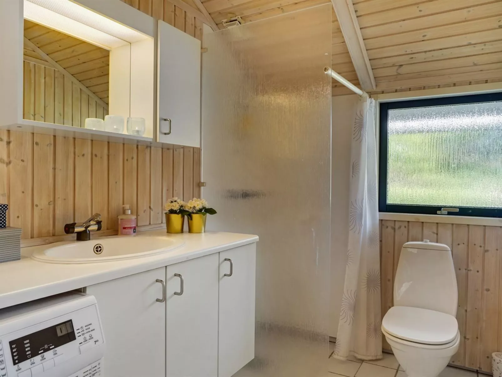 "Arleta" - 250m to the fjord-Inside