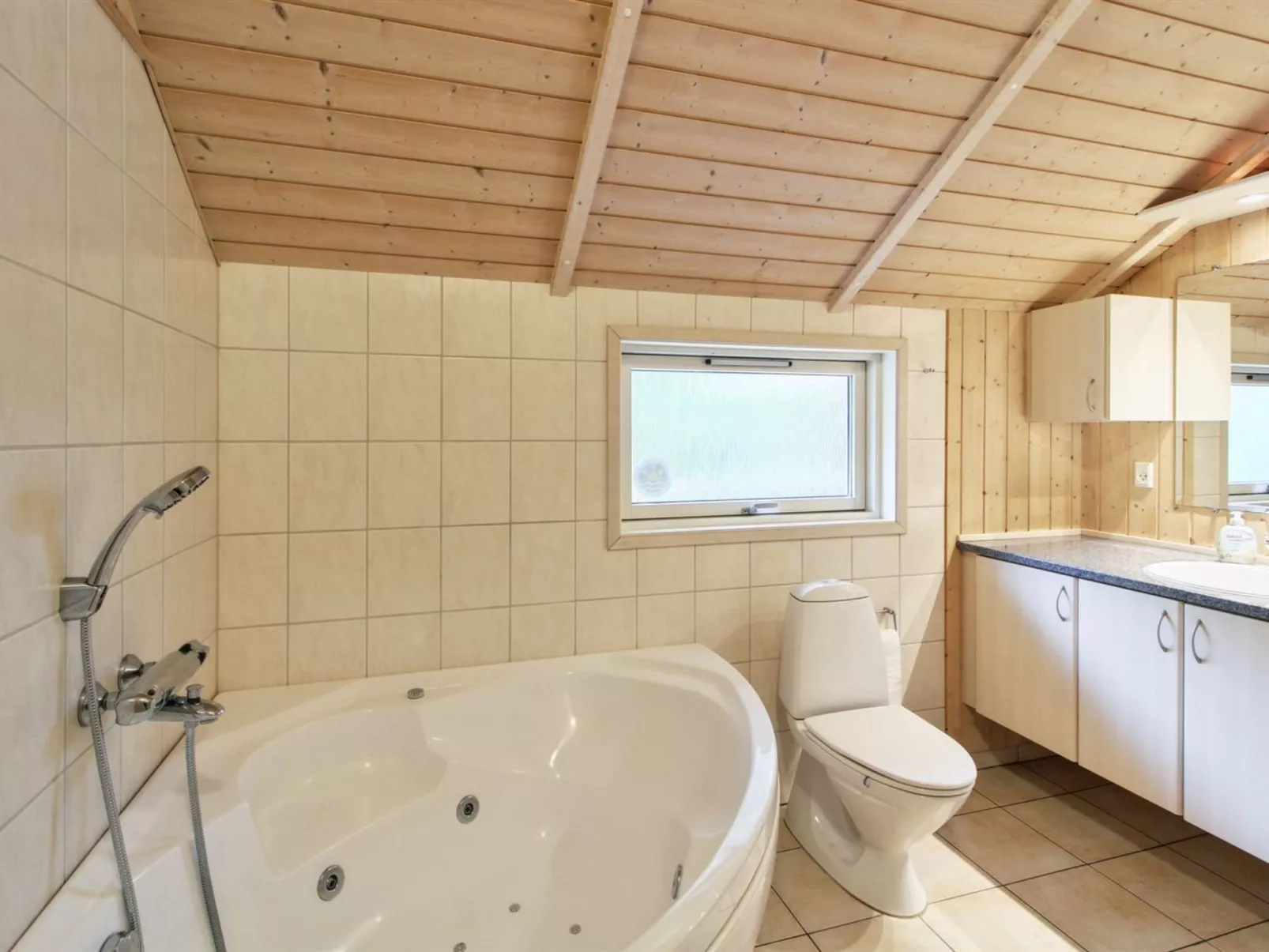 "Ellica" - 50km from the sea-Dedans