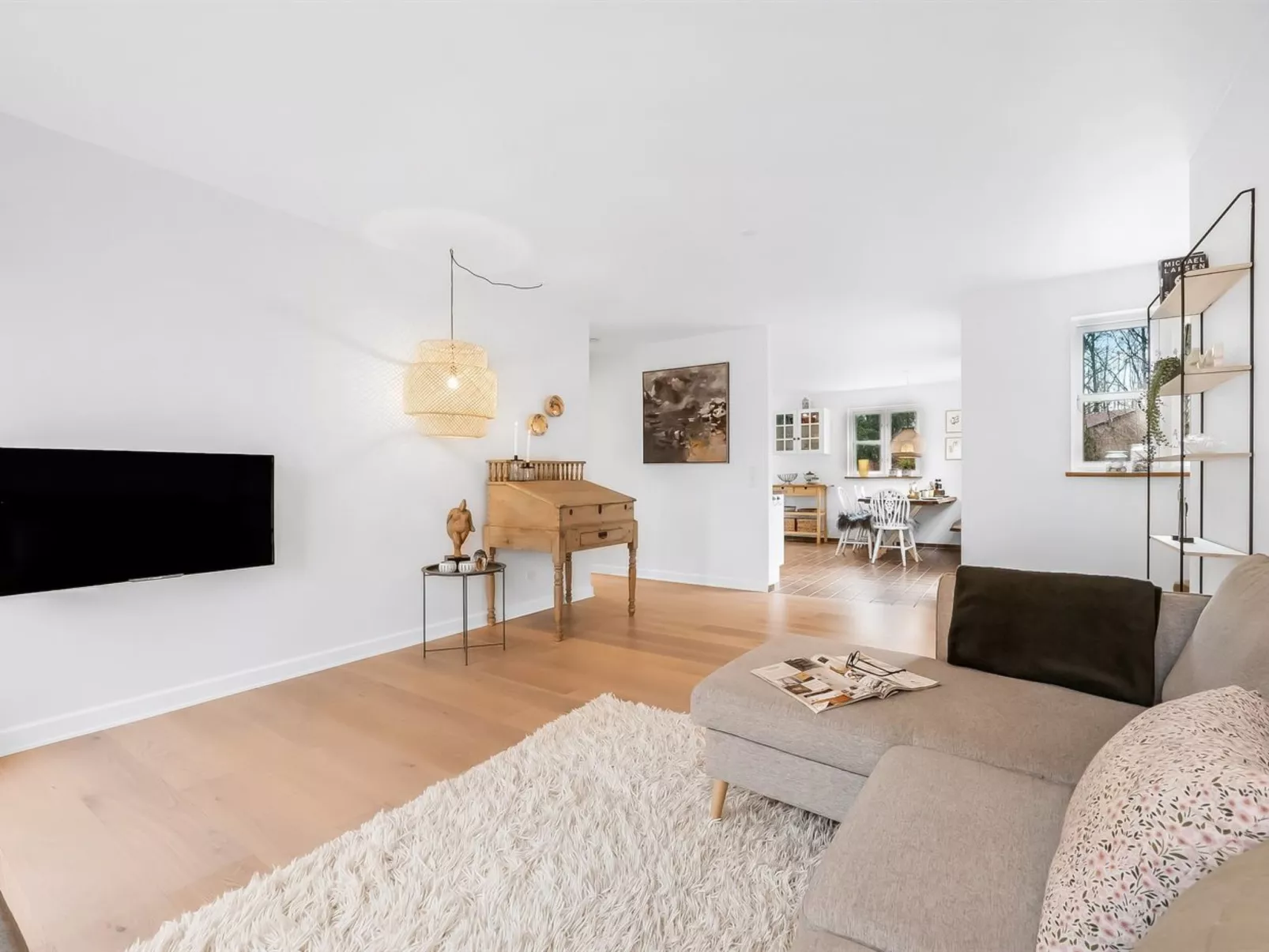 "Mandana" - 10km to the fjord-Drinnen