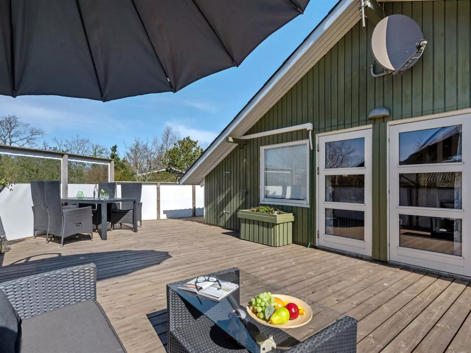 "Hannah" - 300m to the fjord-Outside