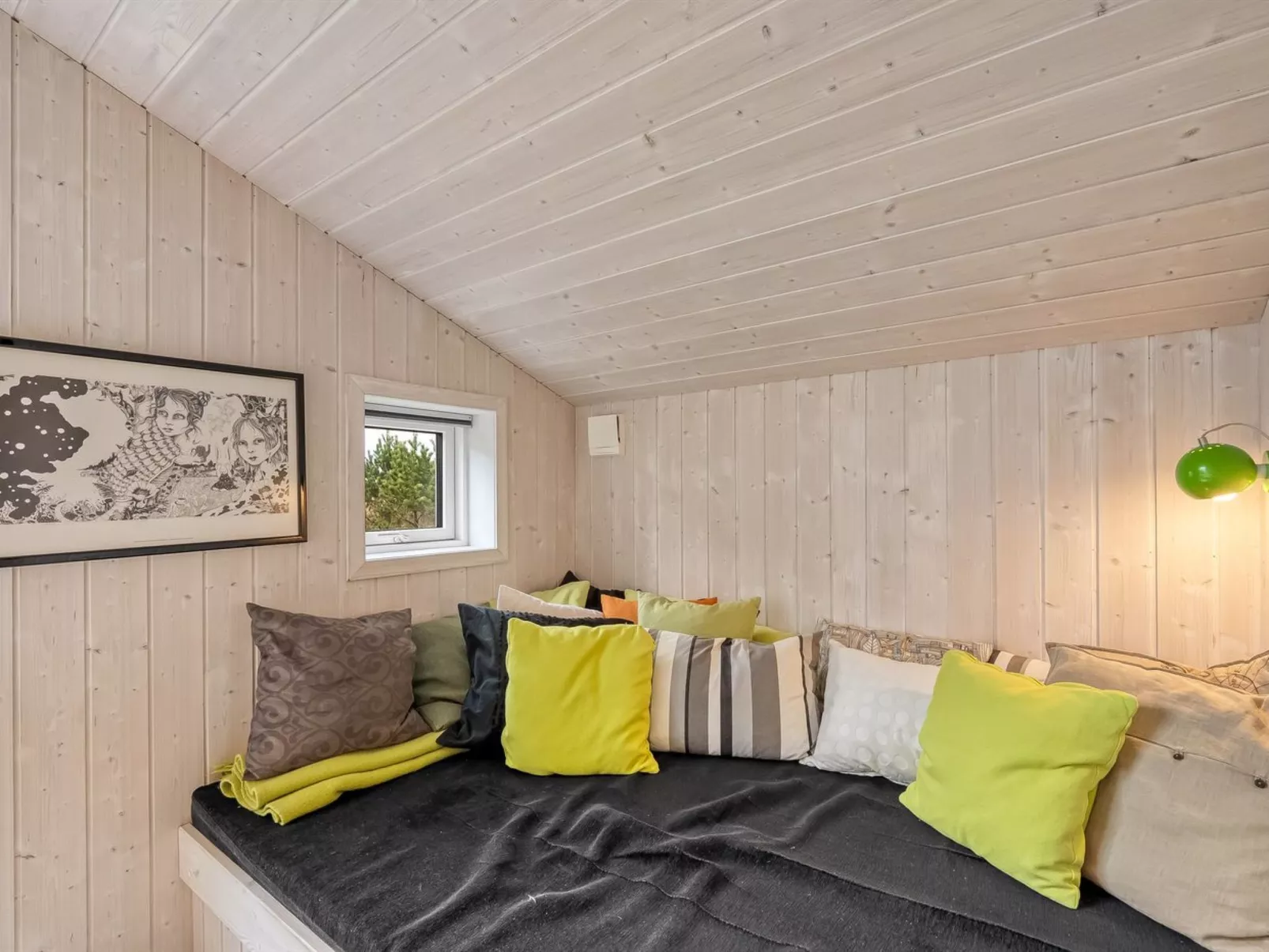 "Helen" - 500m to the fjord-Inside