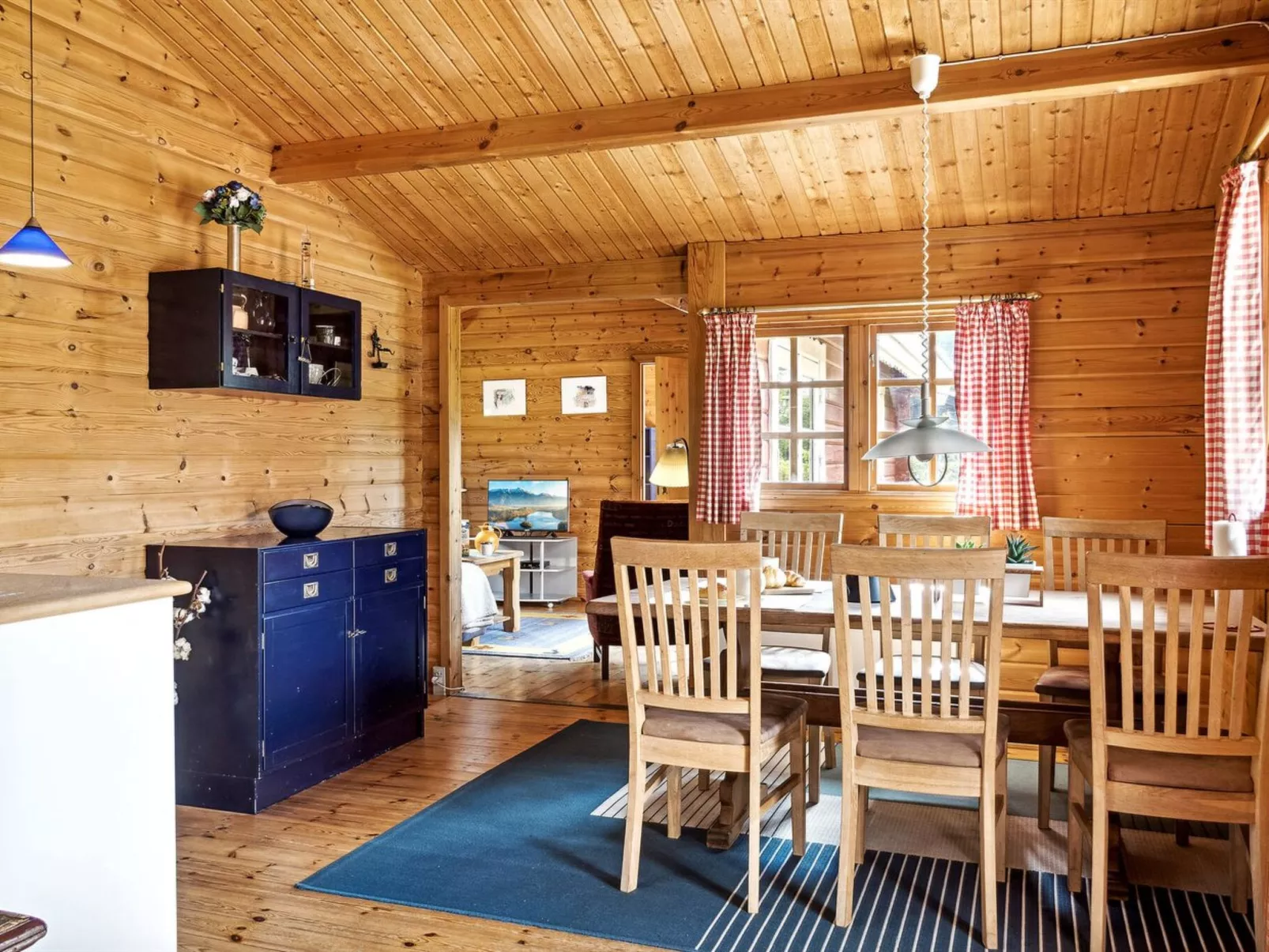 "Tuukka" - 150m from the sea-Drinnen