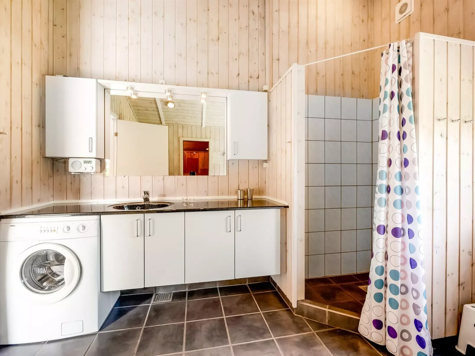 "Karlsefni" - 600m to the fjord-Inside