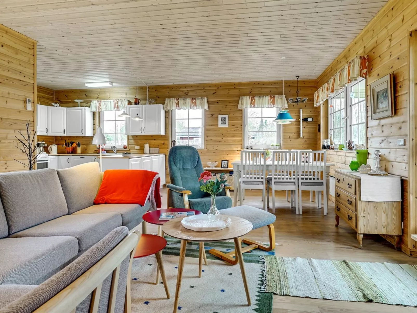 "Goti" - 1km to the fjord-Drinnen