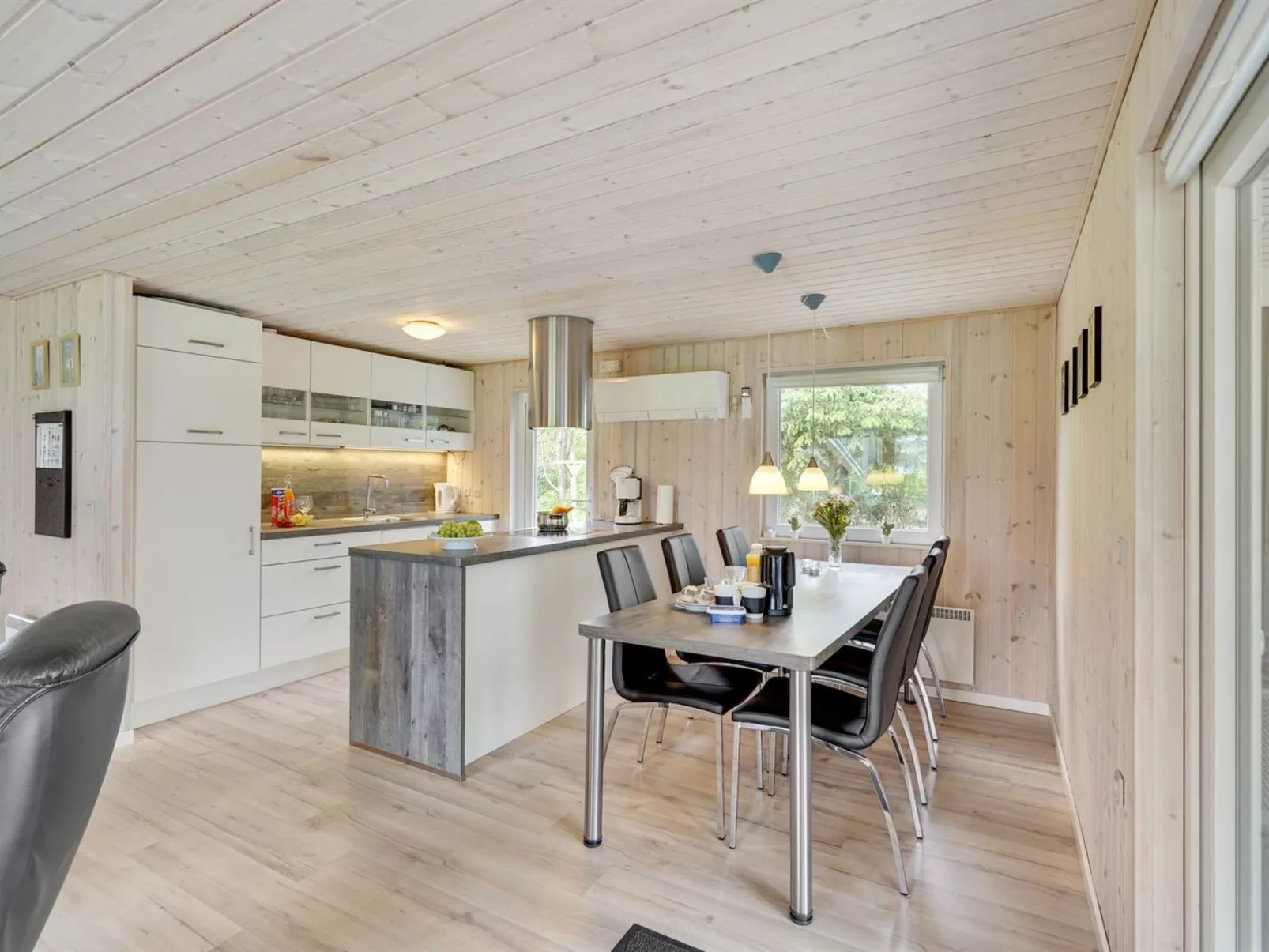 "Sheemen" - 700m to the fjord-Inside