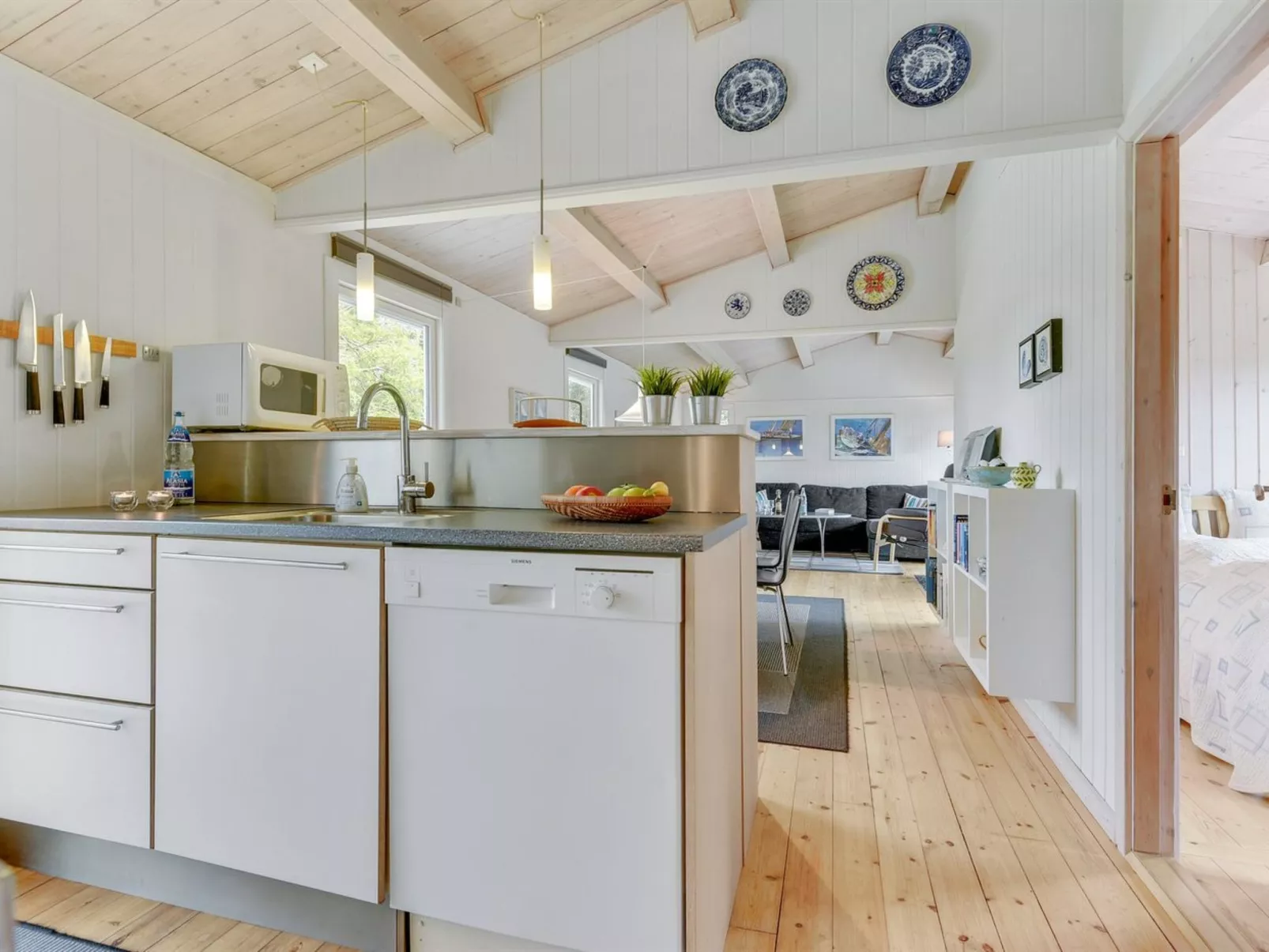 "Jenny" - 140m from the sea-Inside