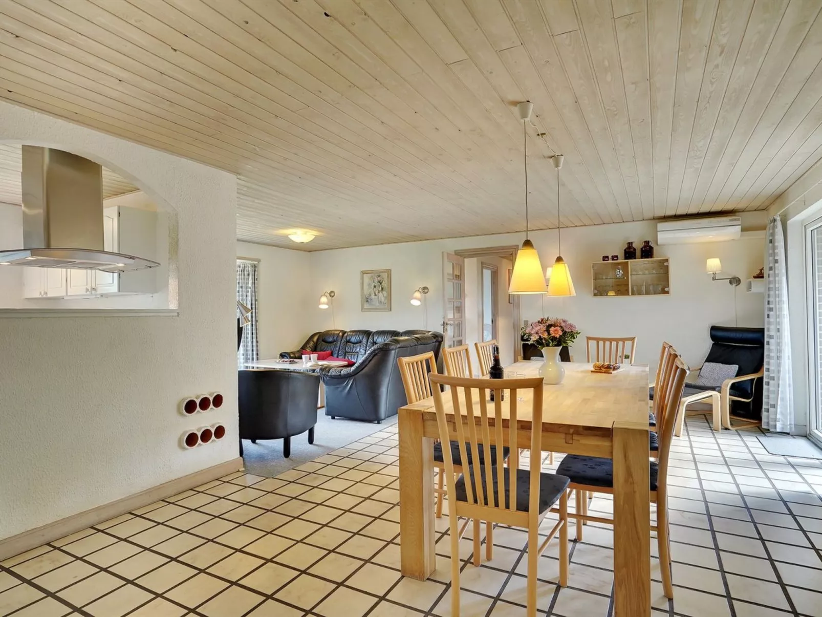 "Aurelia" - 500m to the fjord-Drinnen