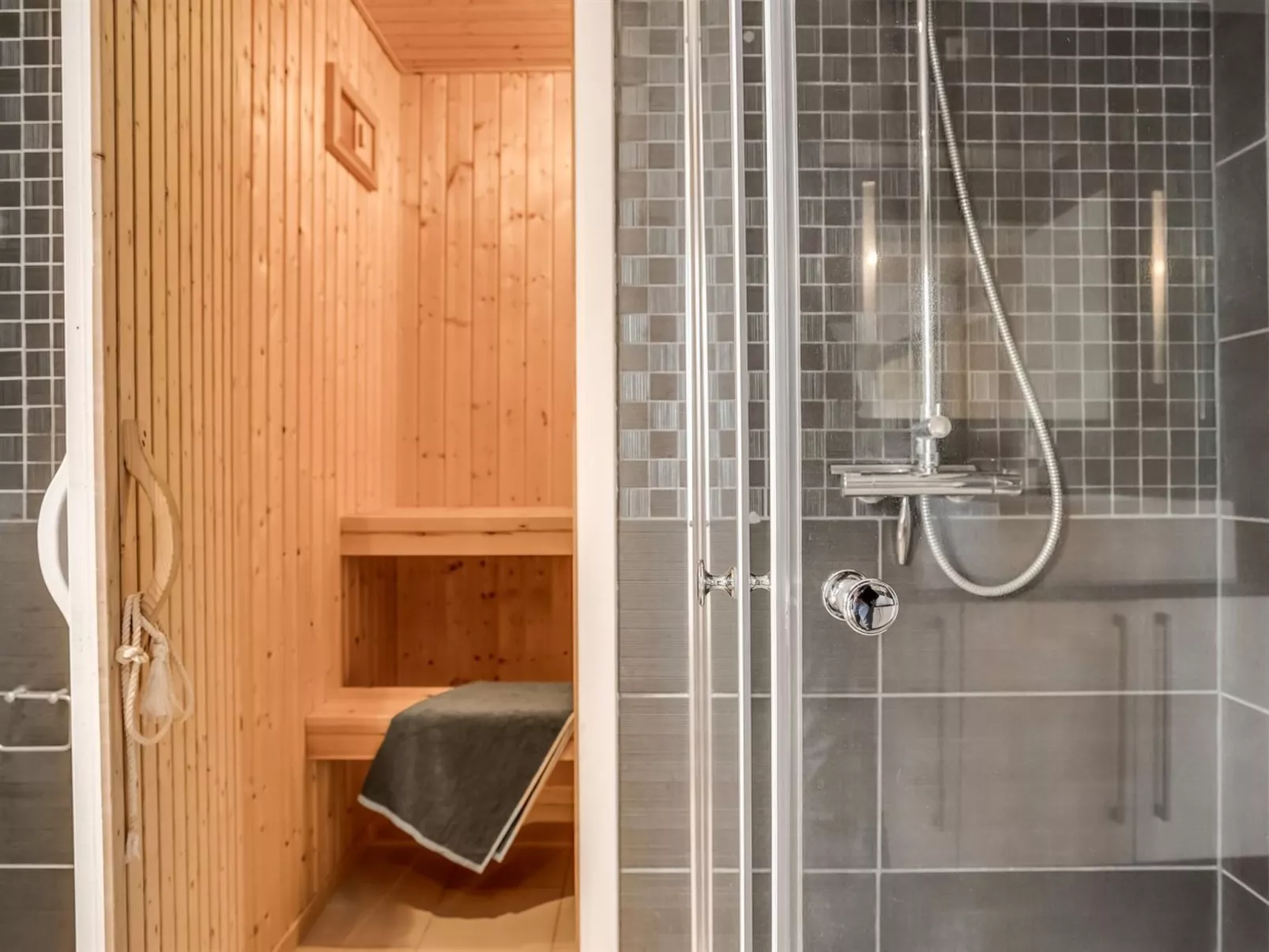 "Skamhals" - 700m from the sea-Inside