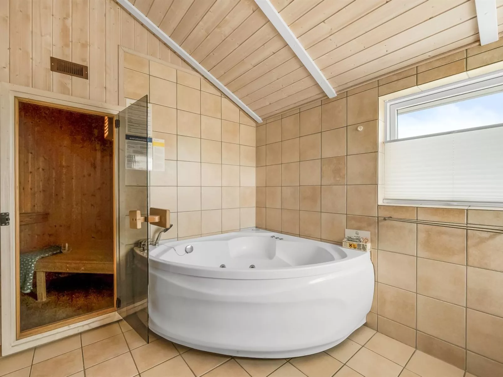 "Thrugot" -  from the sea-Dedans