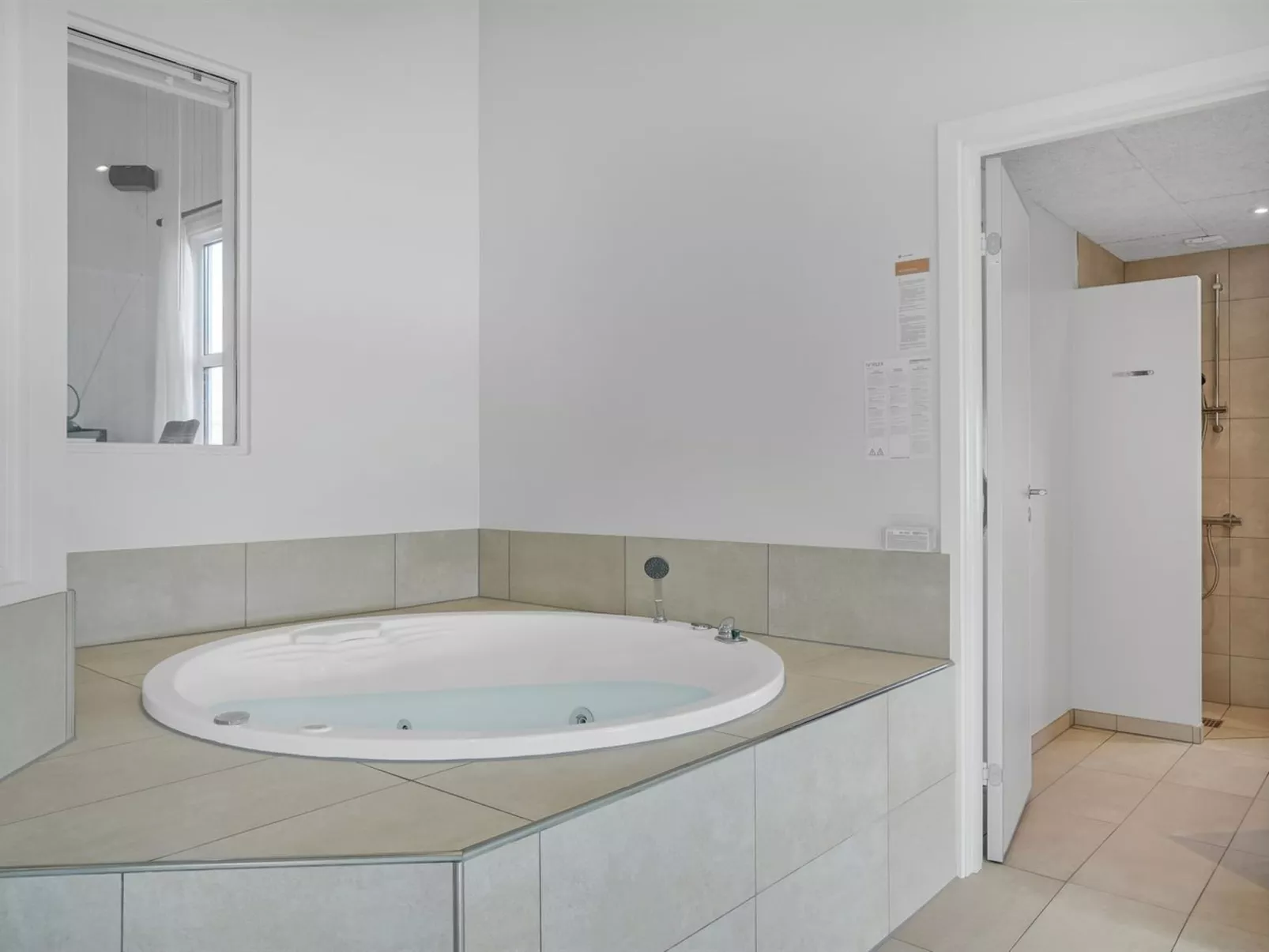 "Saku" - 495m to the fjord-Drinnen