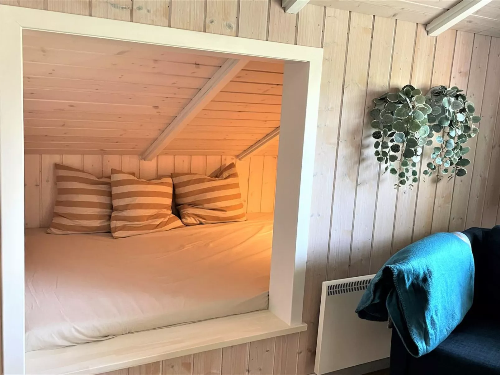 "Danna" - 850m to the fjord-Drinnen