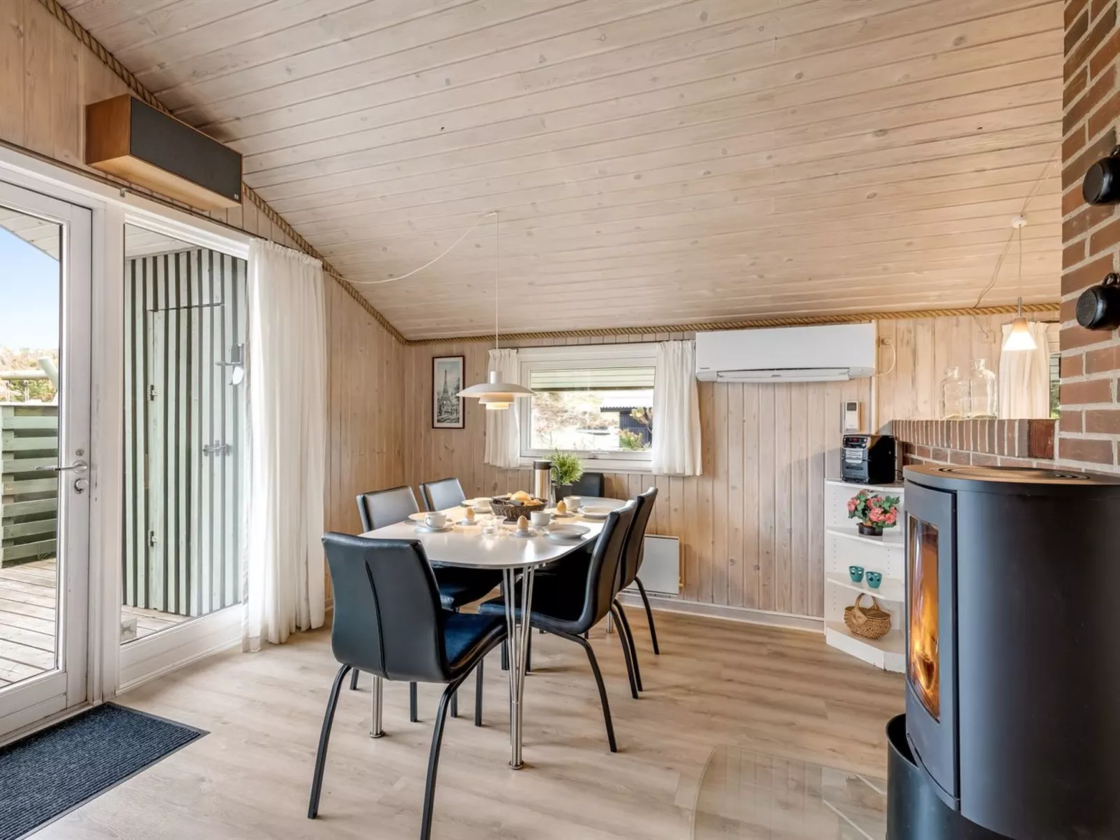 "Unni" -  from the sea-Inside