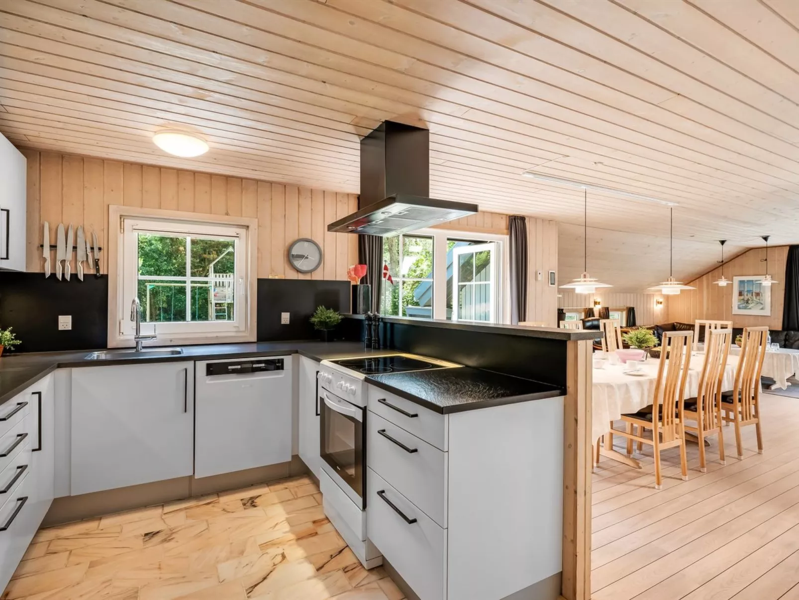 "Gunvald" - 2km to the fjord-Inside