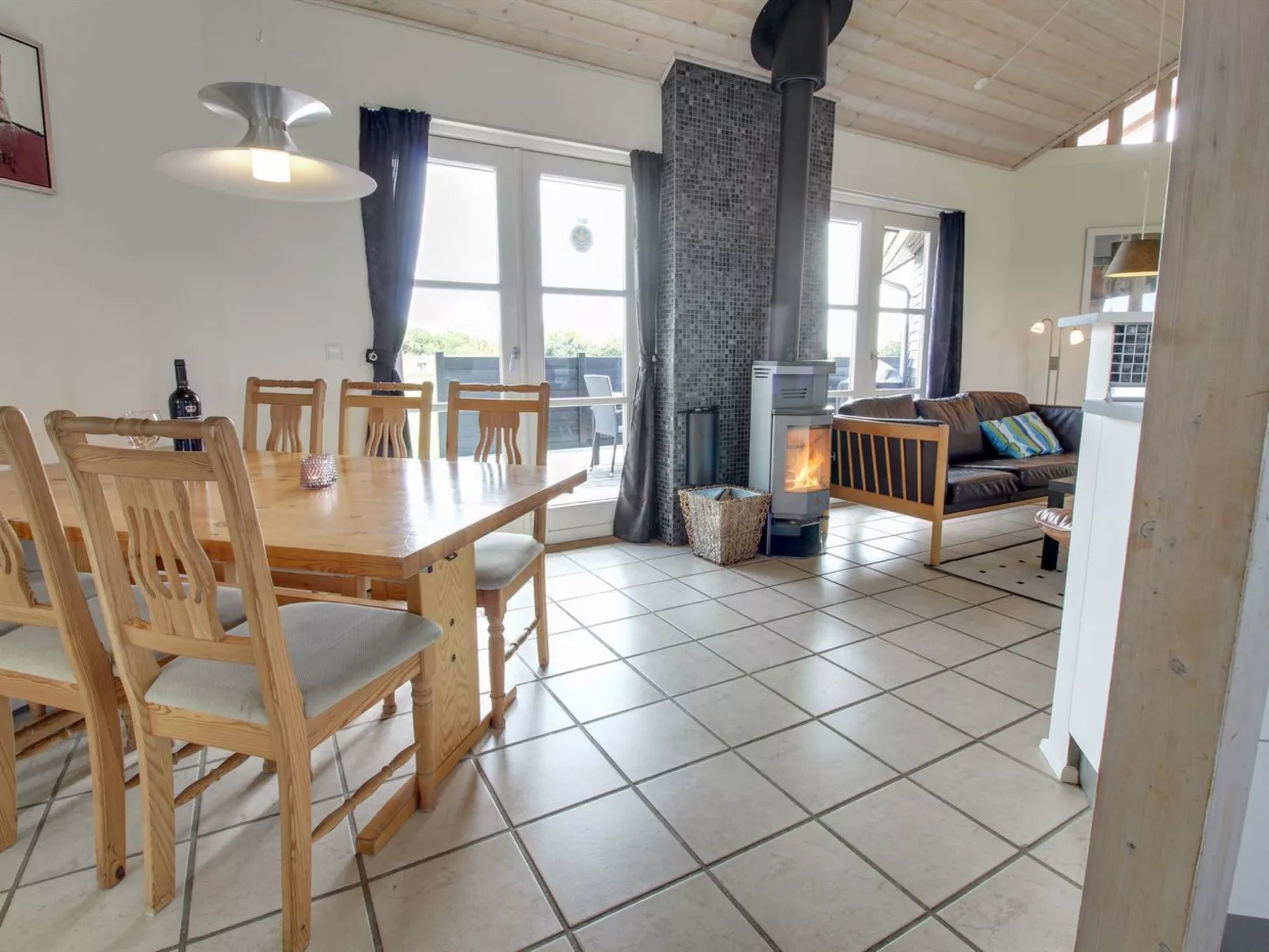 "Arnger" - 300m to the fjord-Inside