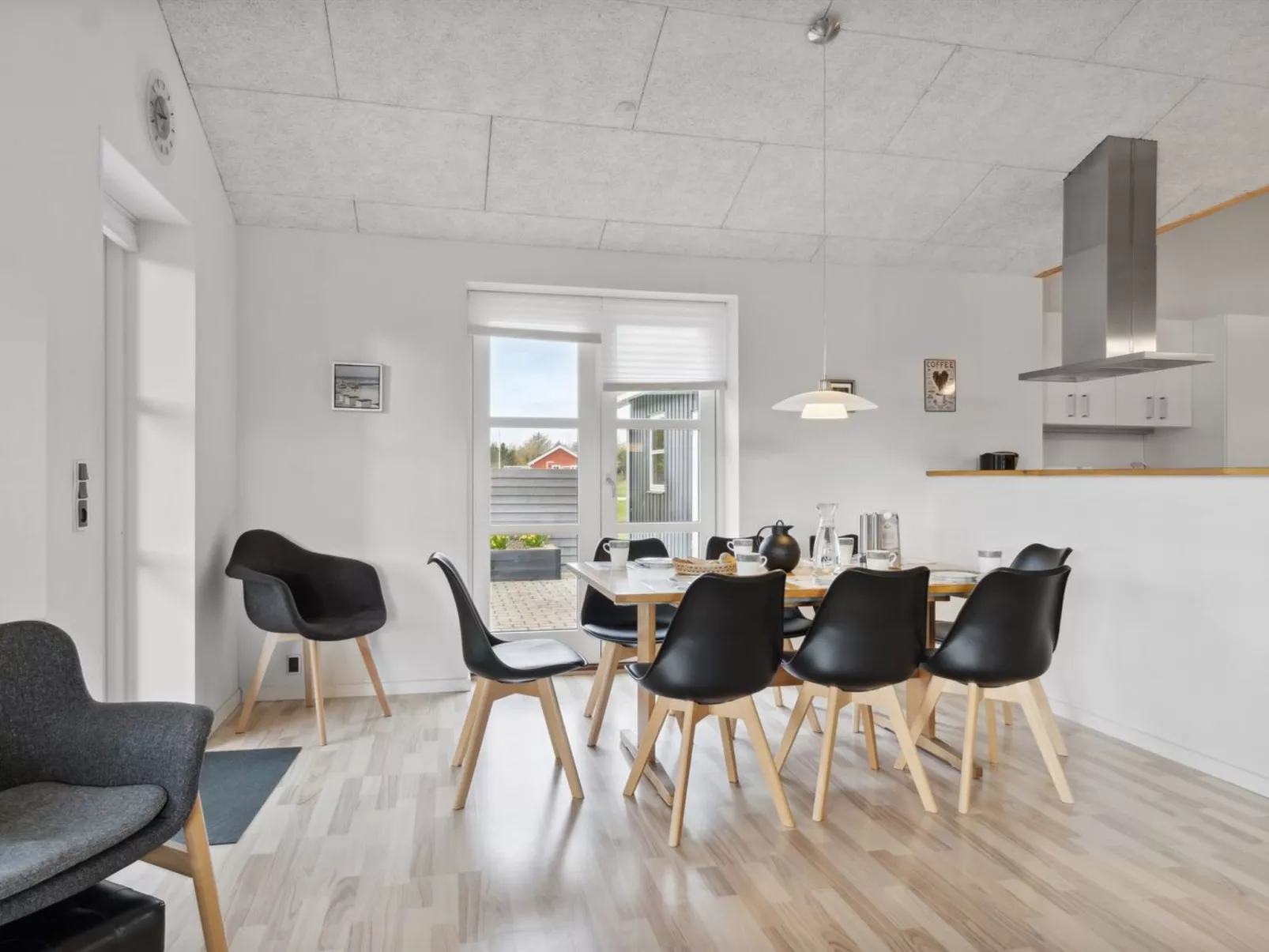 "Ljupco" - 500m to the fjord-Drinnen