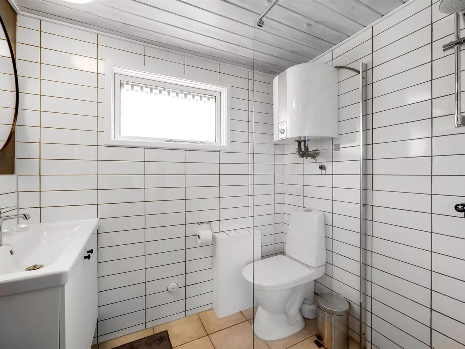 "Brigit" - 200m from the sea-Inside