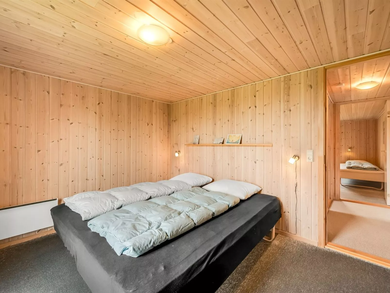 "Scarlet" - 400m to the fjord-Dedans