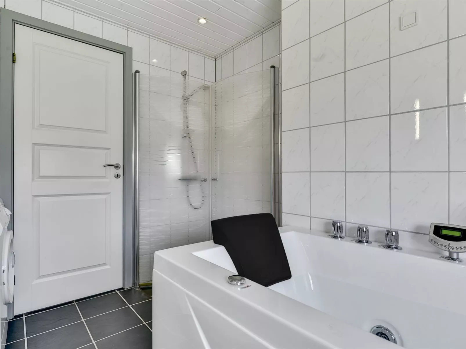 "Katrina" - 50m to the fjord-Inside