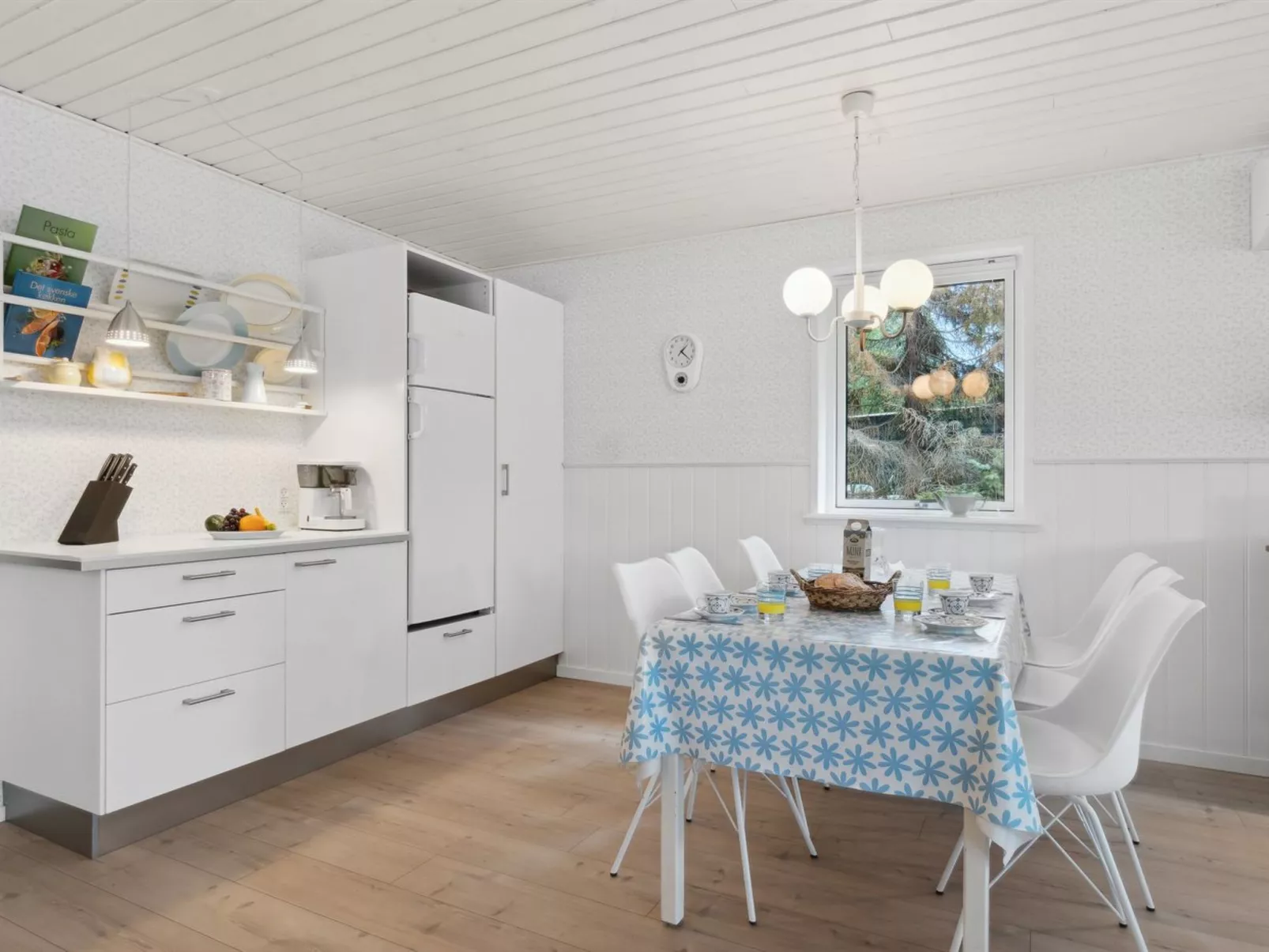 "Asla" - 400m from the sea-Drinnen