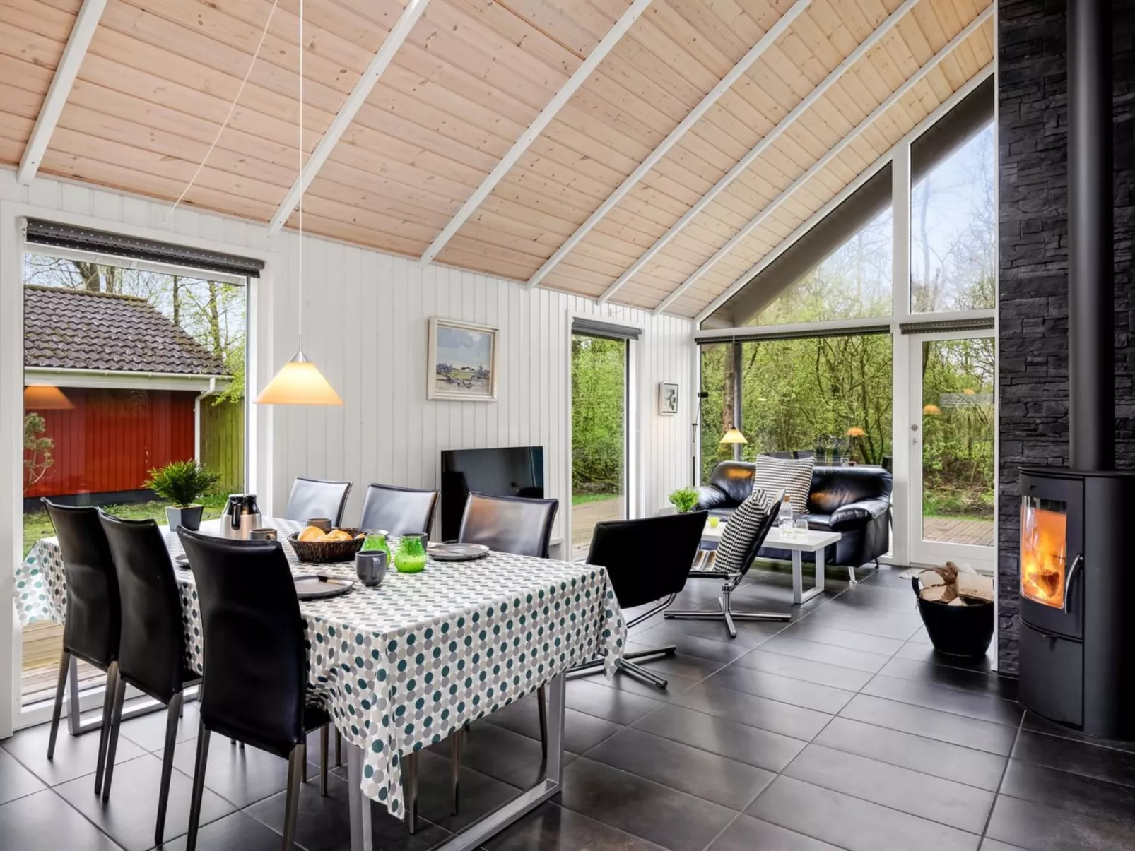 "Ketilbiorn" - 1.2km to the fjord-Inside