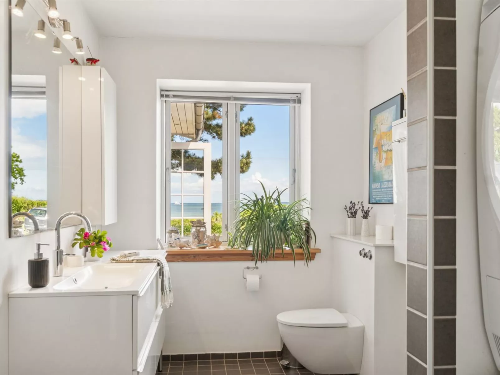 "Varma" - 25m from the sea-Drinnen