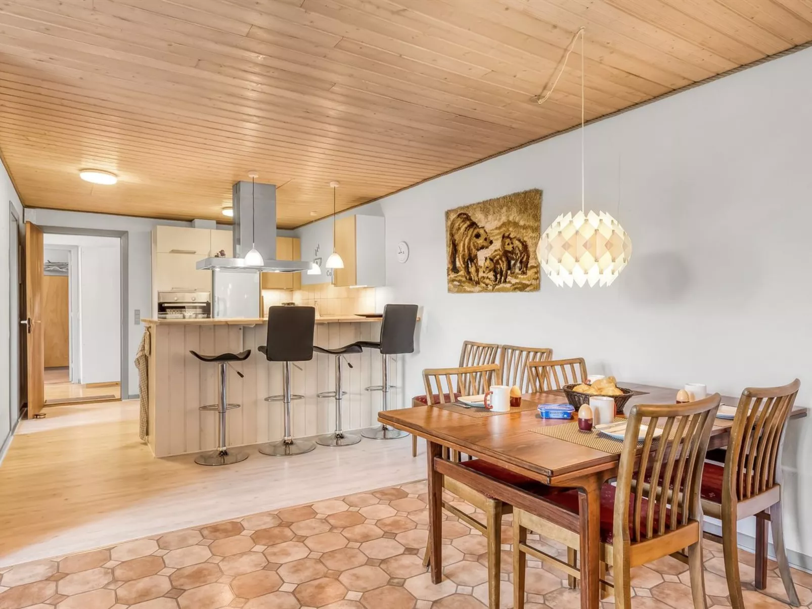 "Evina" - 17km to the fjord-Inside