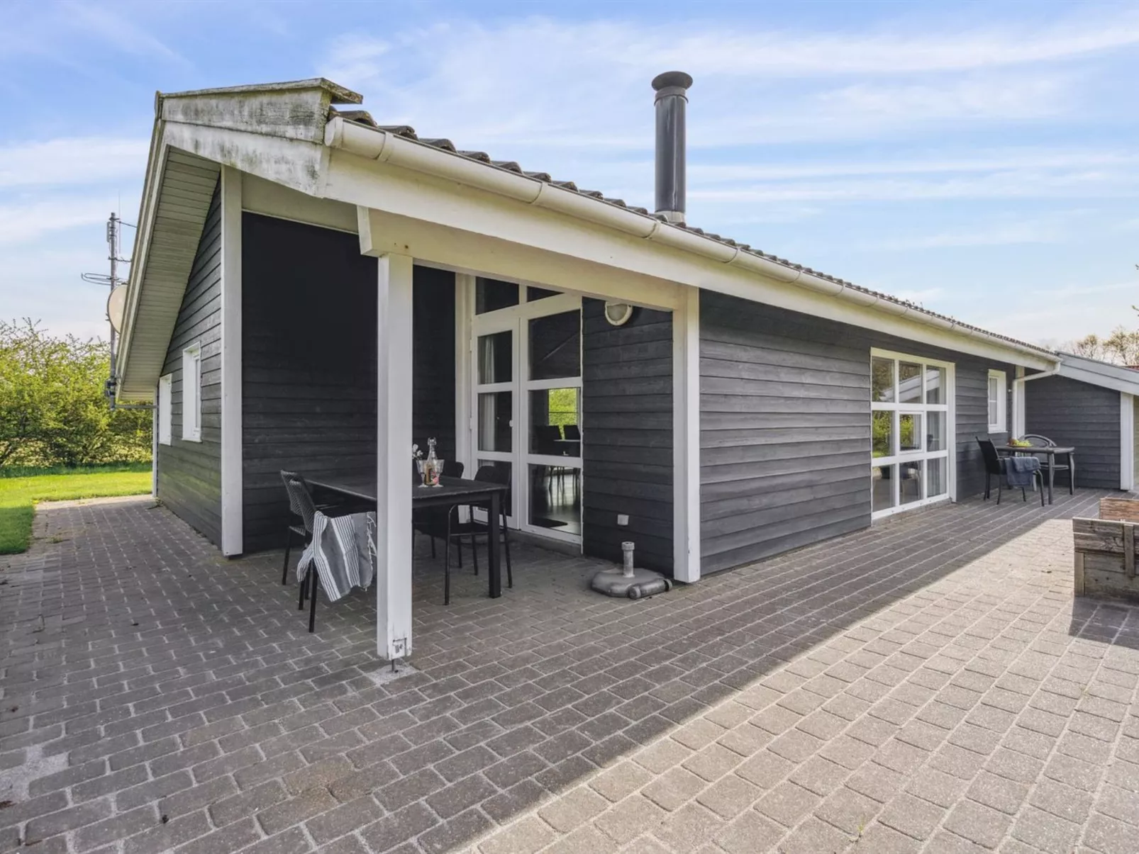 "Tinka" - 1.2km to the fjord-Outside