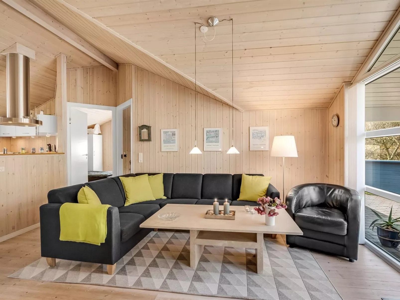 "Tobbi" - 1.1km to the fjord-Inside