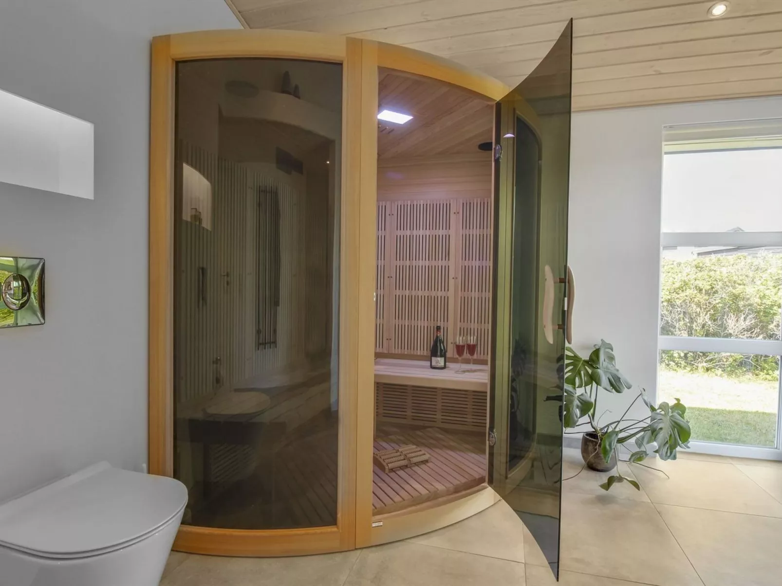 "Hroswitha" - 100m from the sea-Inside