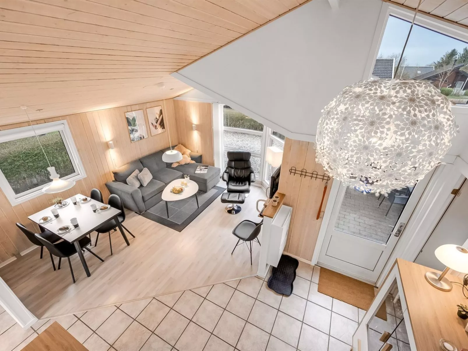 "Marten" - 1.2km to the fjord-Inside