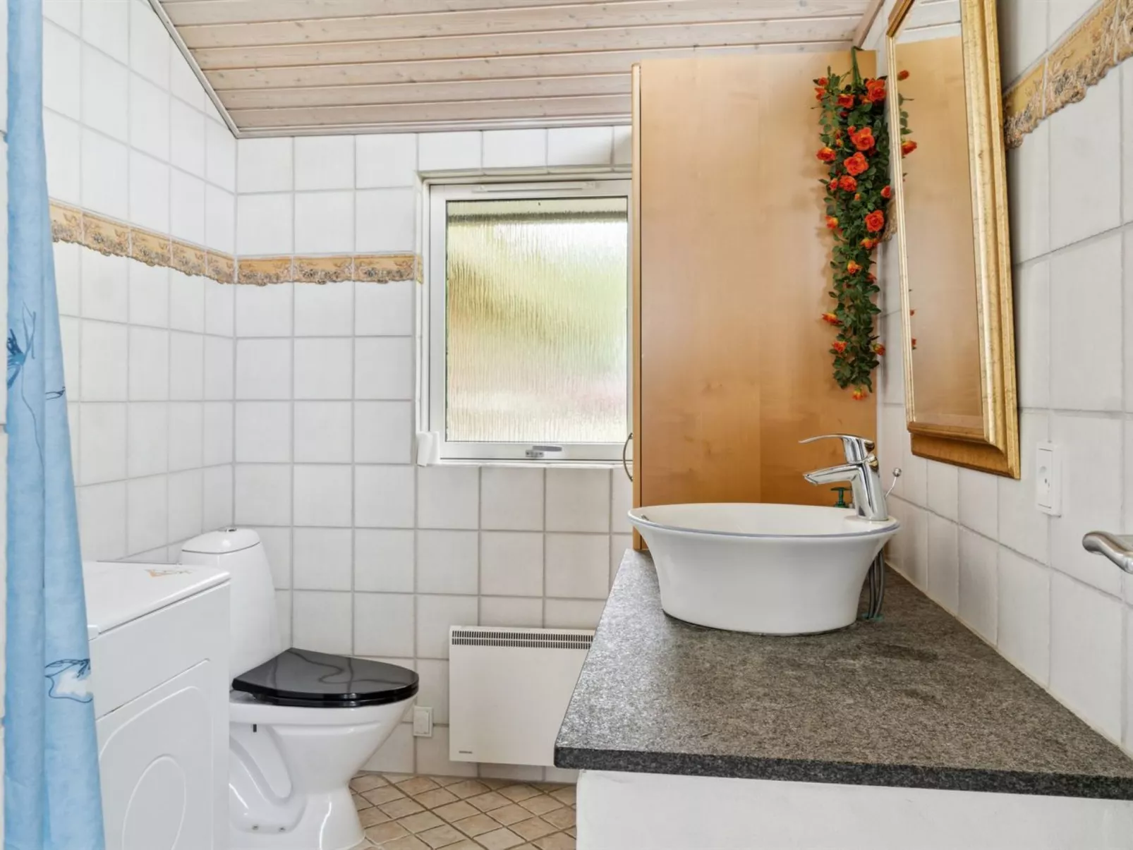 "Brunman" - 10m to the fjord-Inside