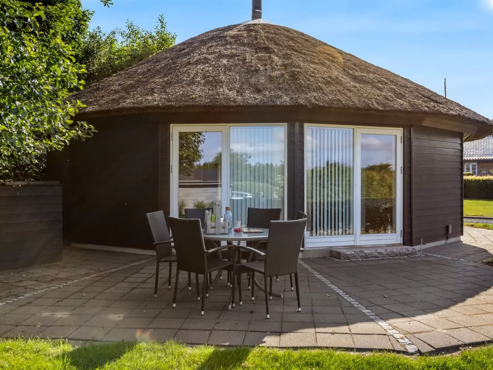 "Adrienne" - 35km from the sea-Outside