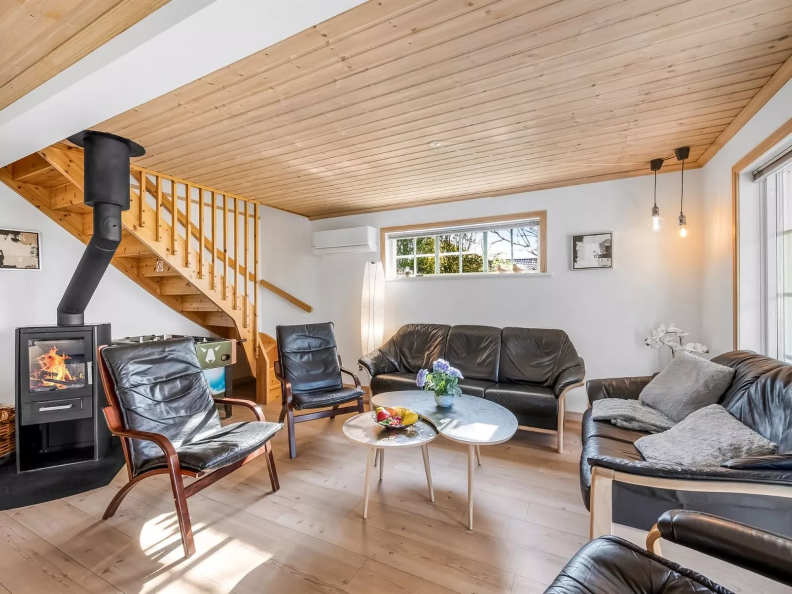 "Adelia" - 850m to the fjord-Dedans