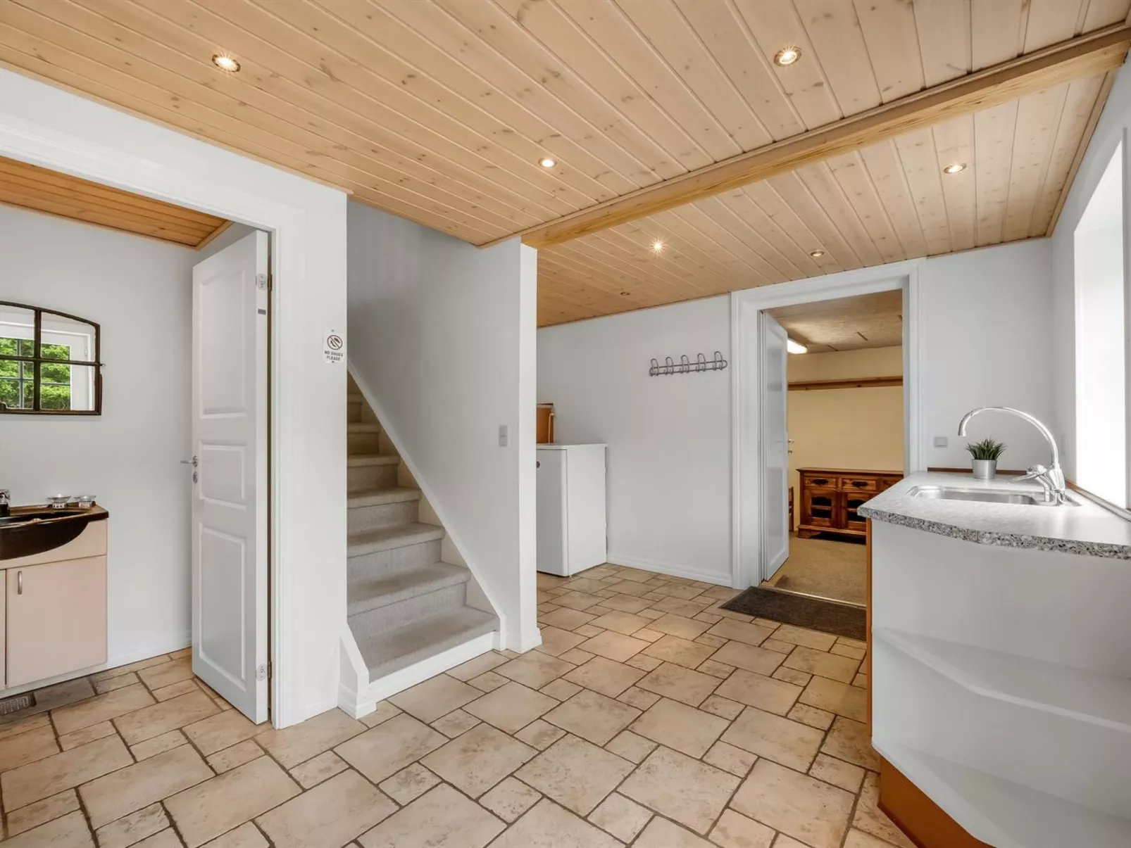 "Wilmar" - 1km to the fjord-Inside