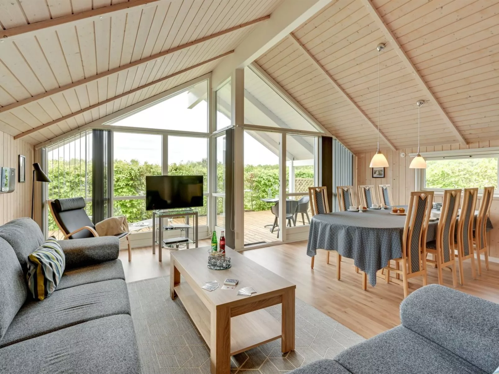 "Binna" - 1.2km to the fjord-Drinnen