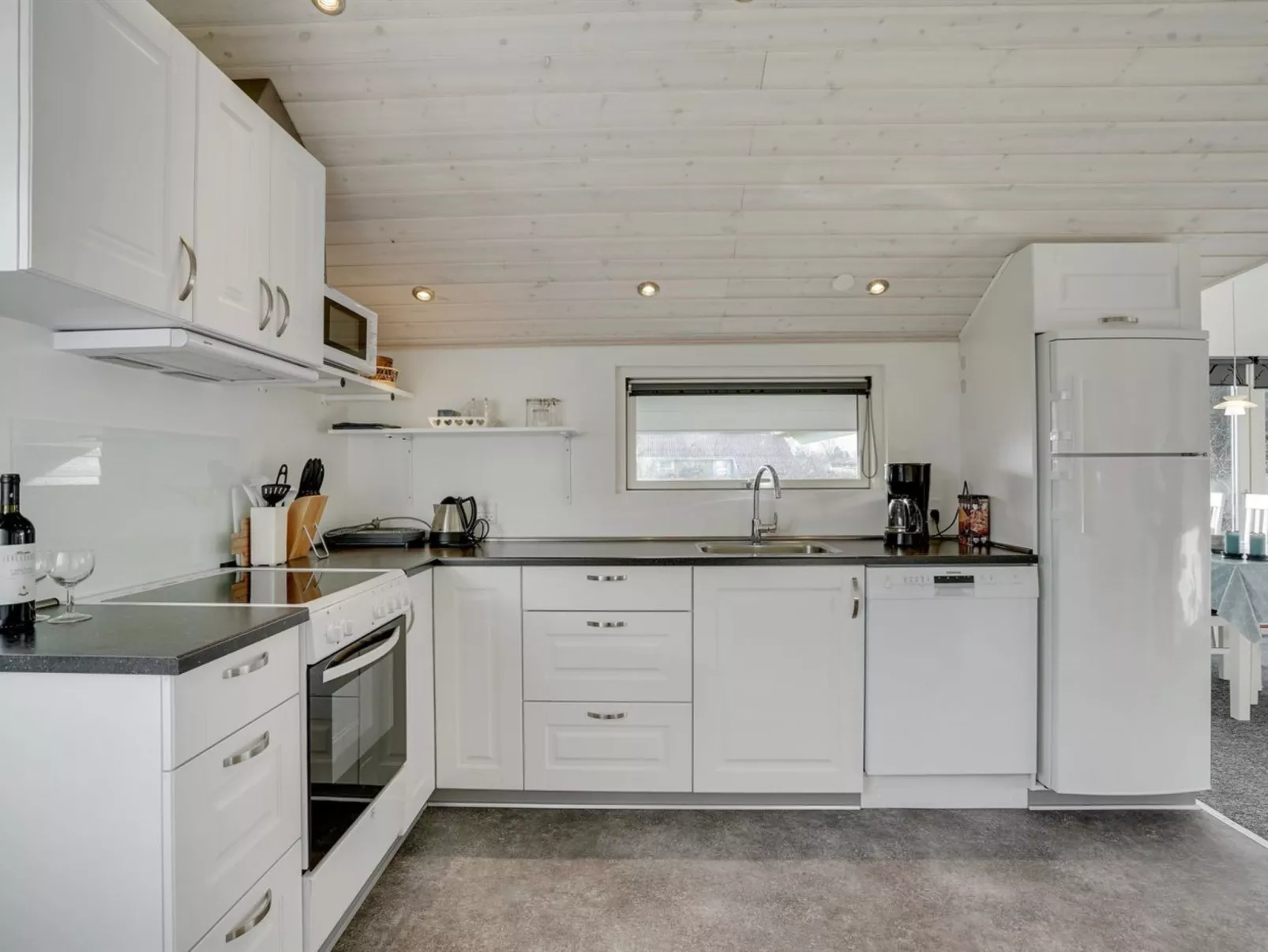 "Ingward" - 300m to the fjord-Dedans