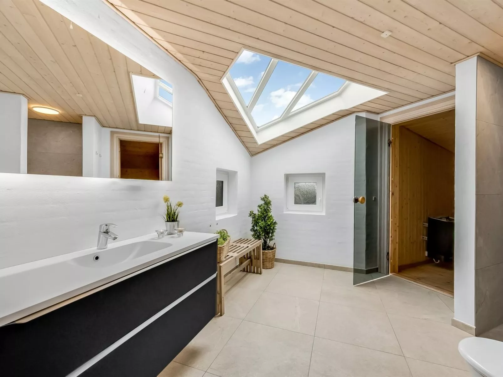 "Tahnee" - 450m from the sea-Inside