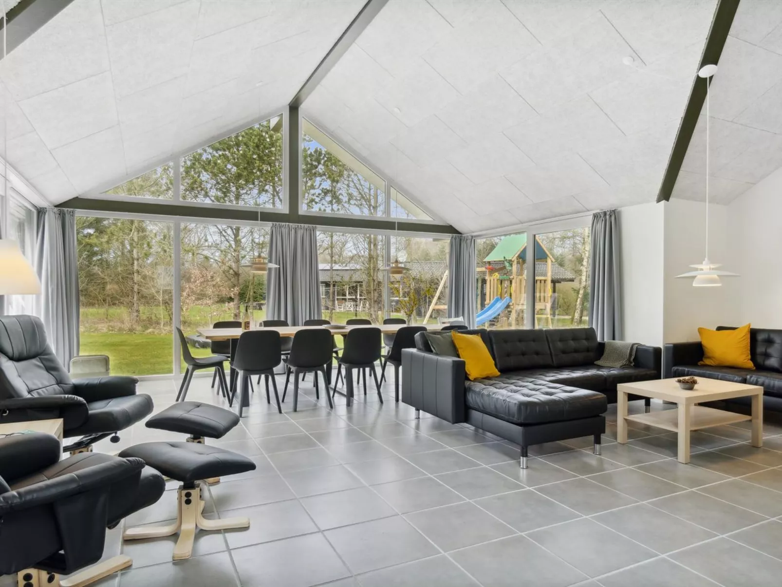 "Human" - 10.5km from the sea-Inside