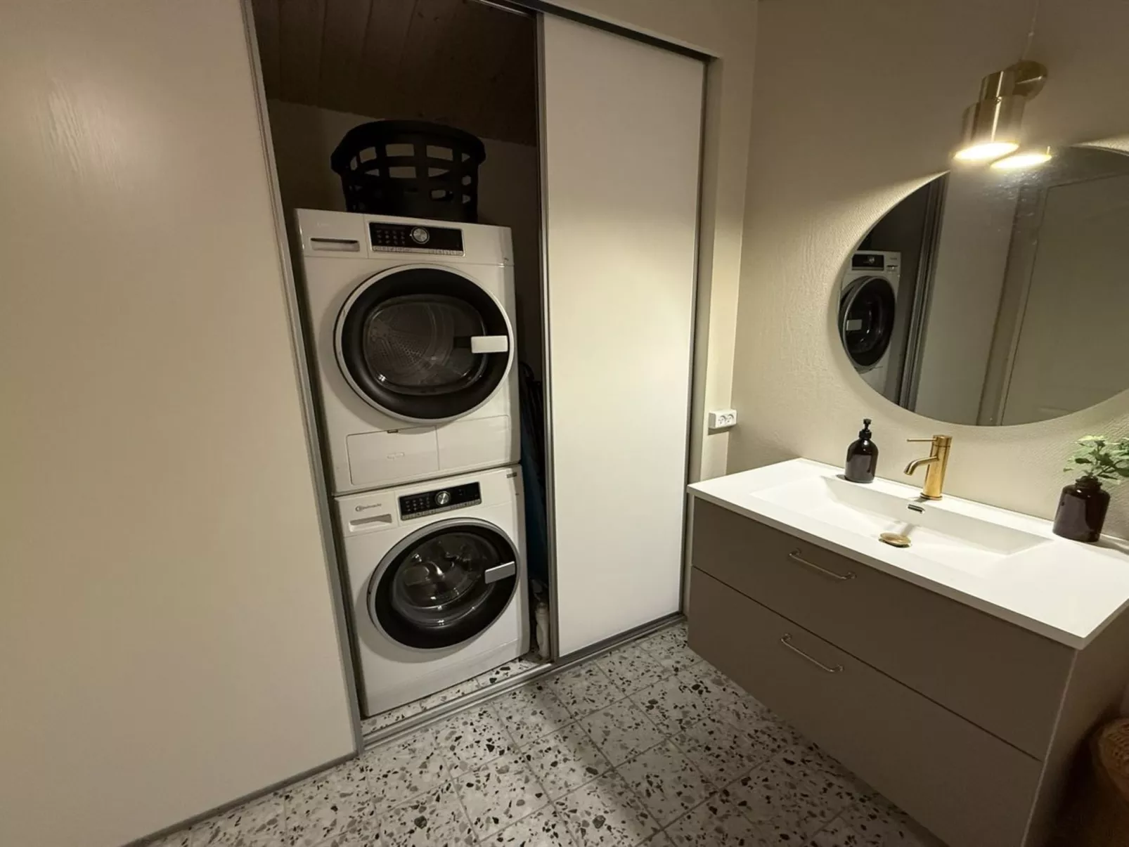 "Glenda" - 3km from the sea-Inside