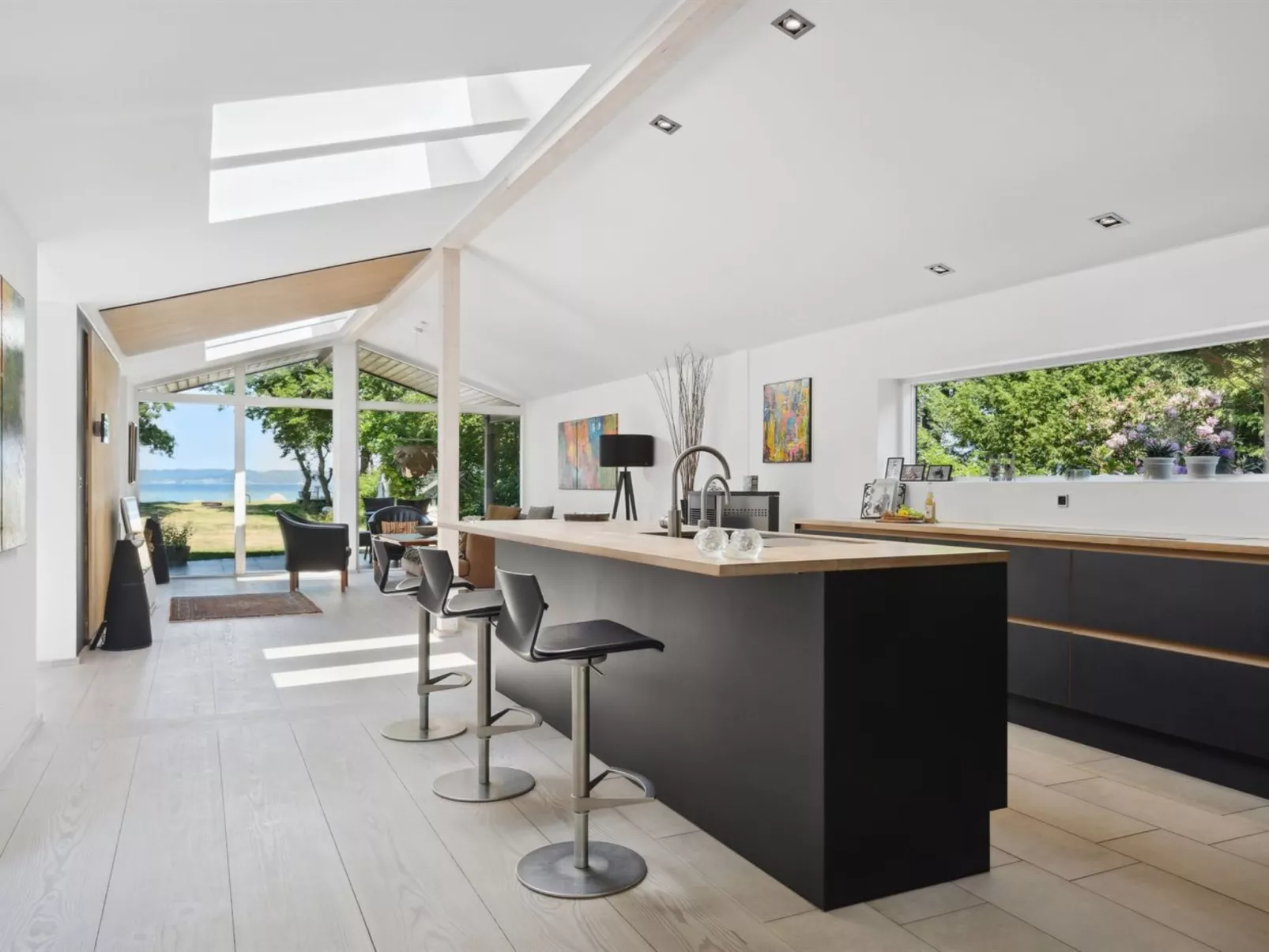 "Kennet" - 30m from the sea-Inside