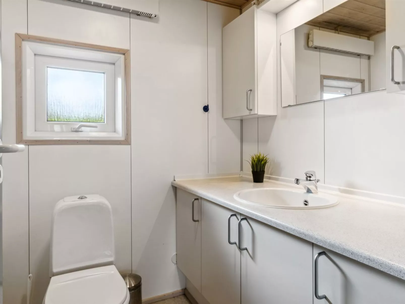 "Akseline" - 300m from the sea-Drinnen