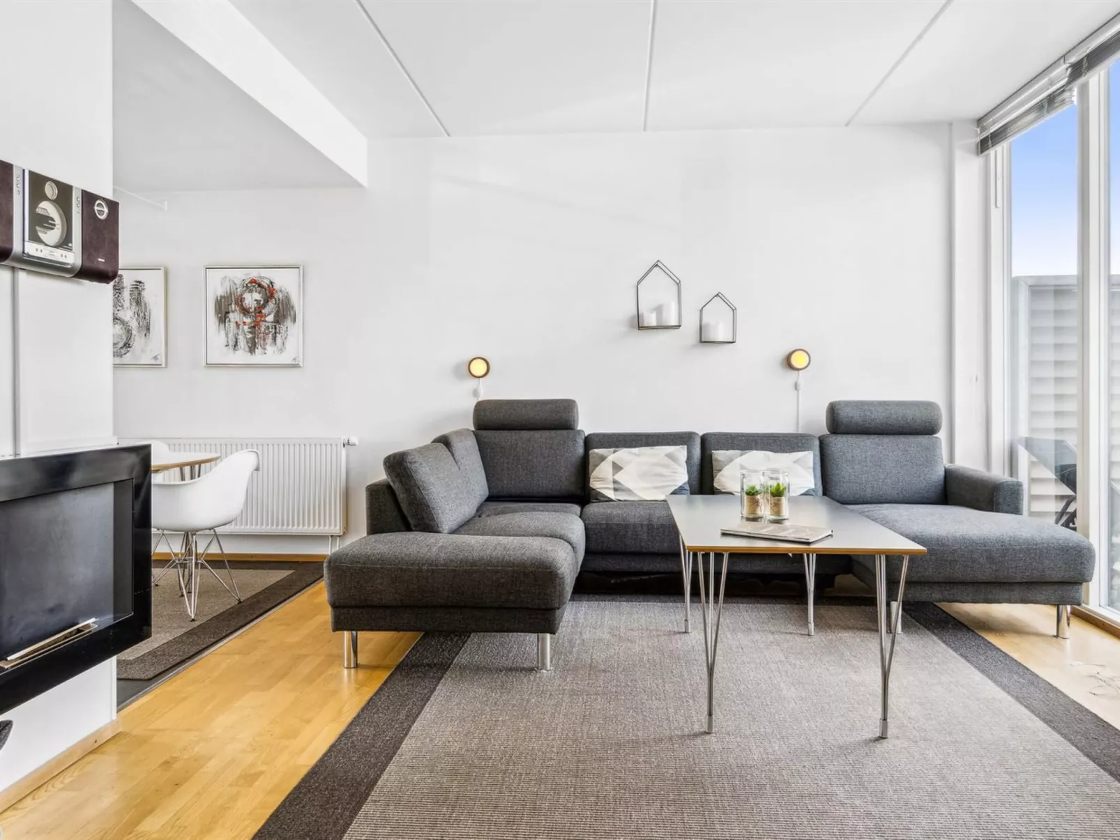 "Kimi" - 100m from the sea-Inside