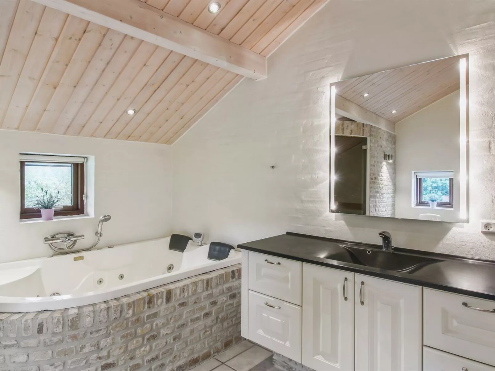 "Ran" - 1.5km from the sea-Drinnen