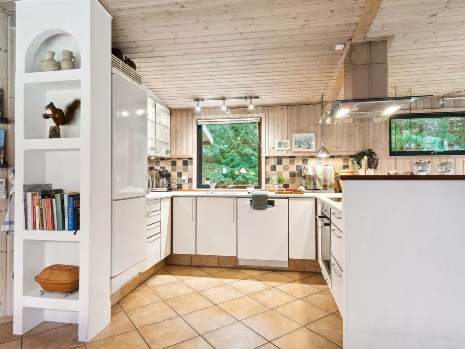 "Aiko" - 375m from the sea-Inside