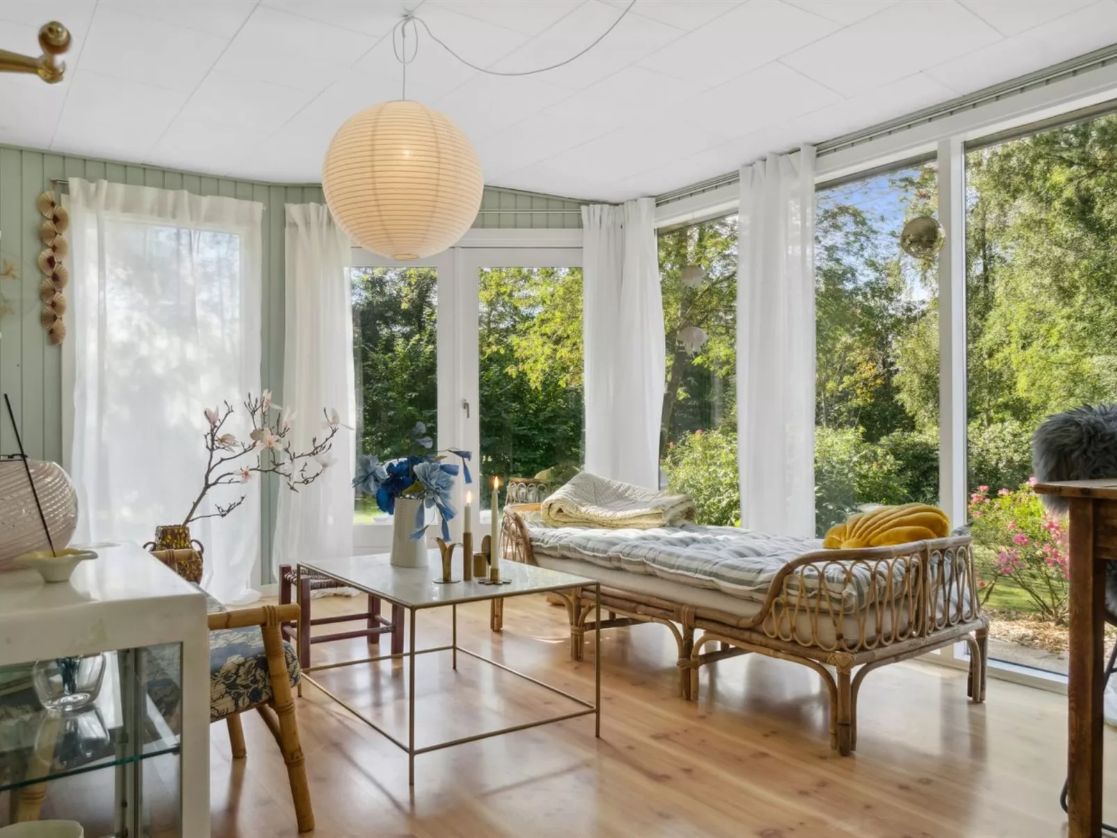 "Fintan" - 1km from the sea-Inside