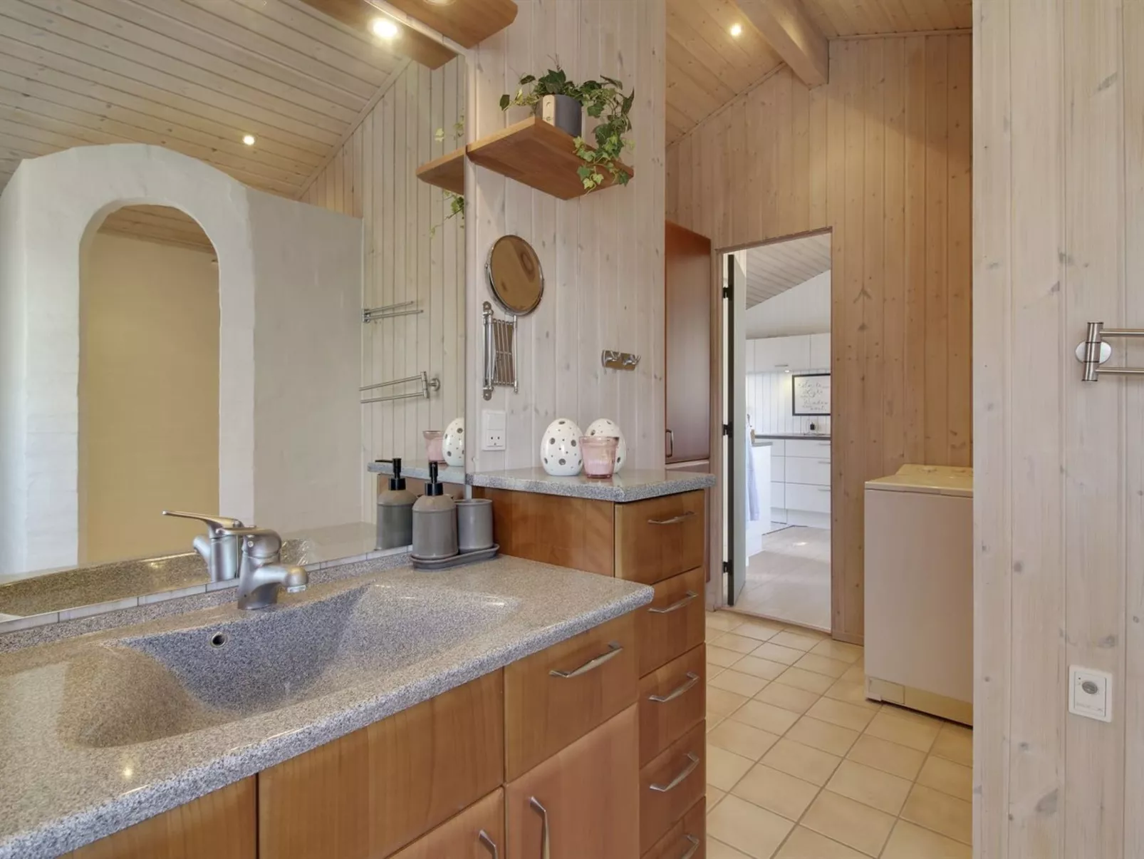 "Fridhild" - 875m from the sea-Drinnen