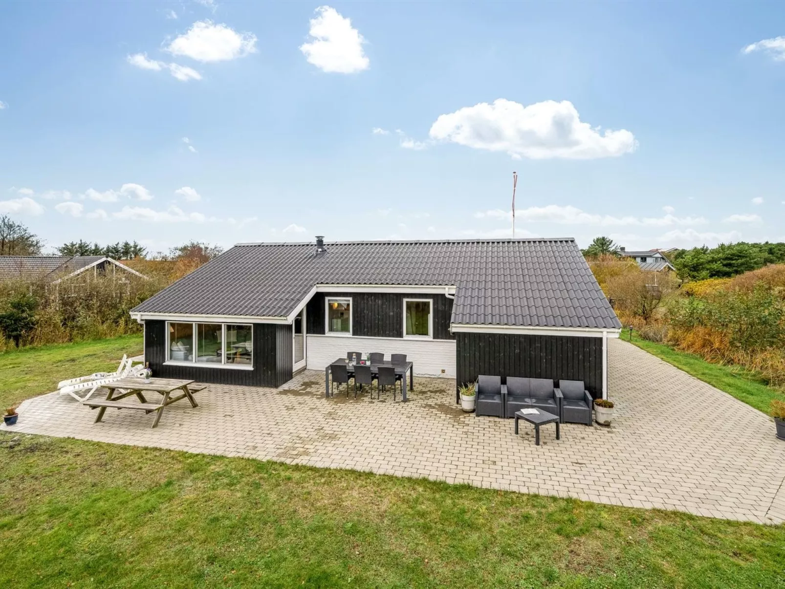 "Eloise" - 400m from the sea-Outside