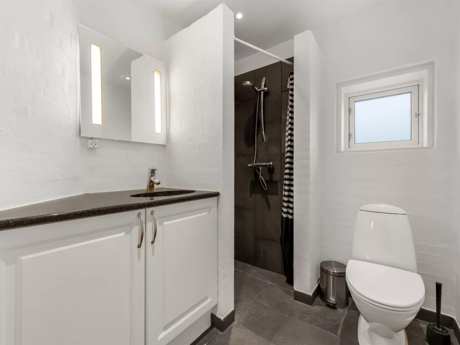 "Axeline" - 300m from the sea-Drinnen